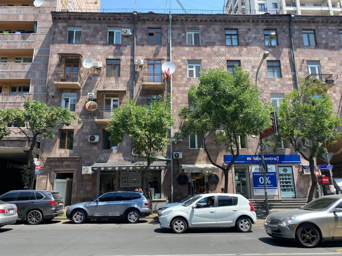 Amiryan Street 1 Bedroom Deluxe Apartment With Balcony Am104 Yerevan Bagian luar foto