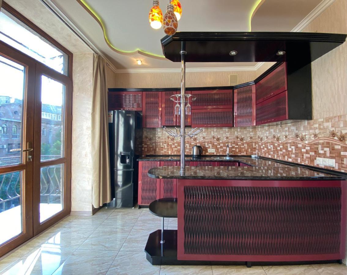 Amiryan Street 1 Bedroom Deluxe Apartment With Balcony Am104 Yerevan Bagian luar foto