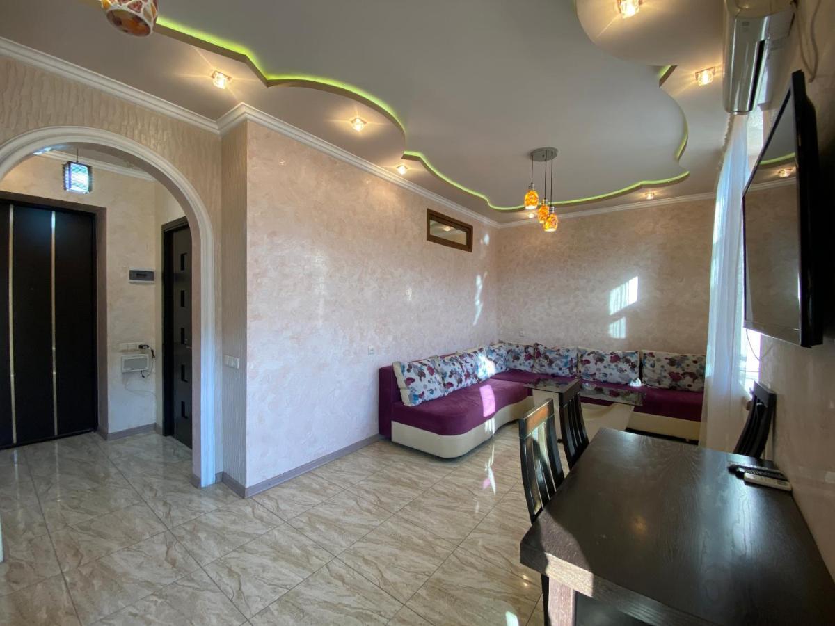 Amiryan Street 1 Bedroom Deluxe Apartment With Balcony Am104 Yerevan Bagian luar foto