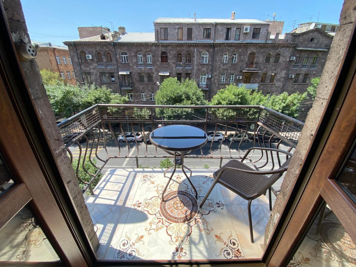 Amiryan Street 1 Bedroom Deluxe Apartment With Balcony Am104 Yerevan Bagian luar foto