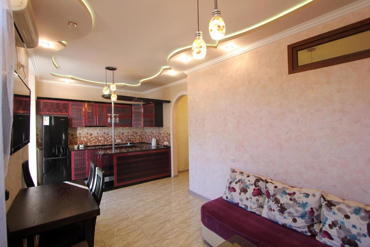 Amiryan Street 1 Bedroom Deluxe Apartment With Balcony Am104 Yerevan Bagian luar foto