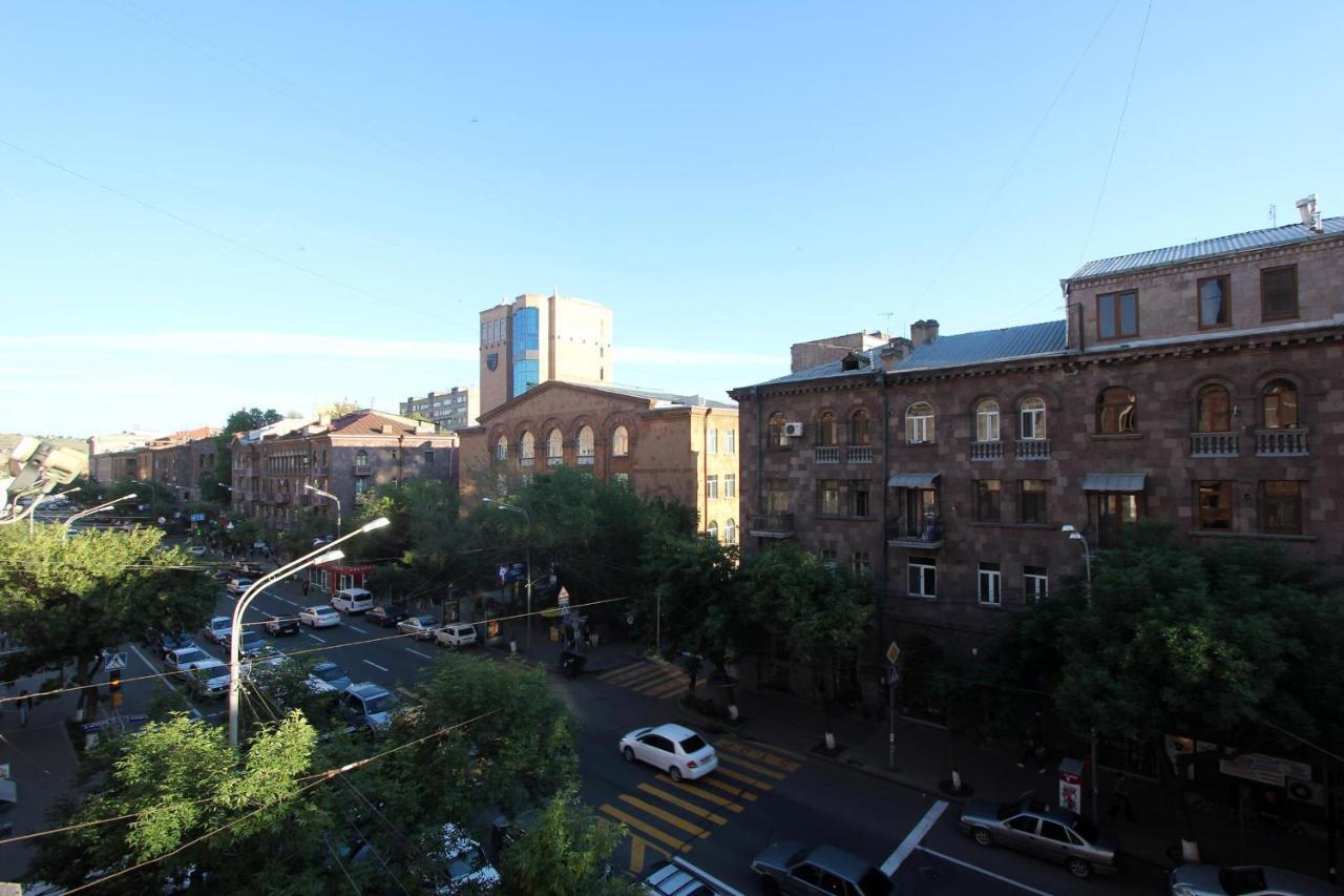 Amiryan Street 1 Bedroom Deluxe Apartment With Balcony Am104 Yerevan Bagian luar foto