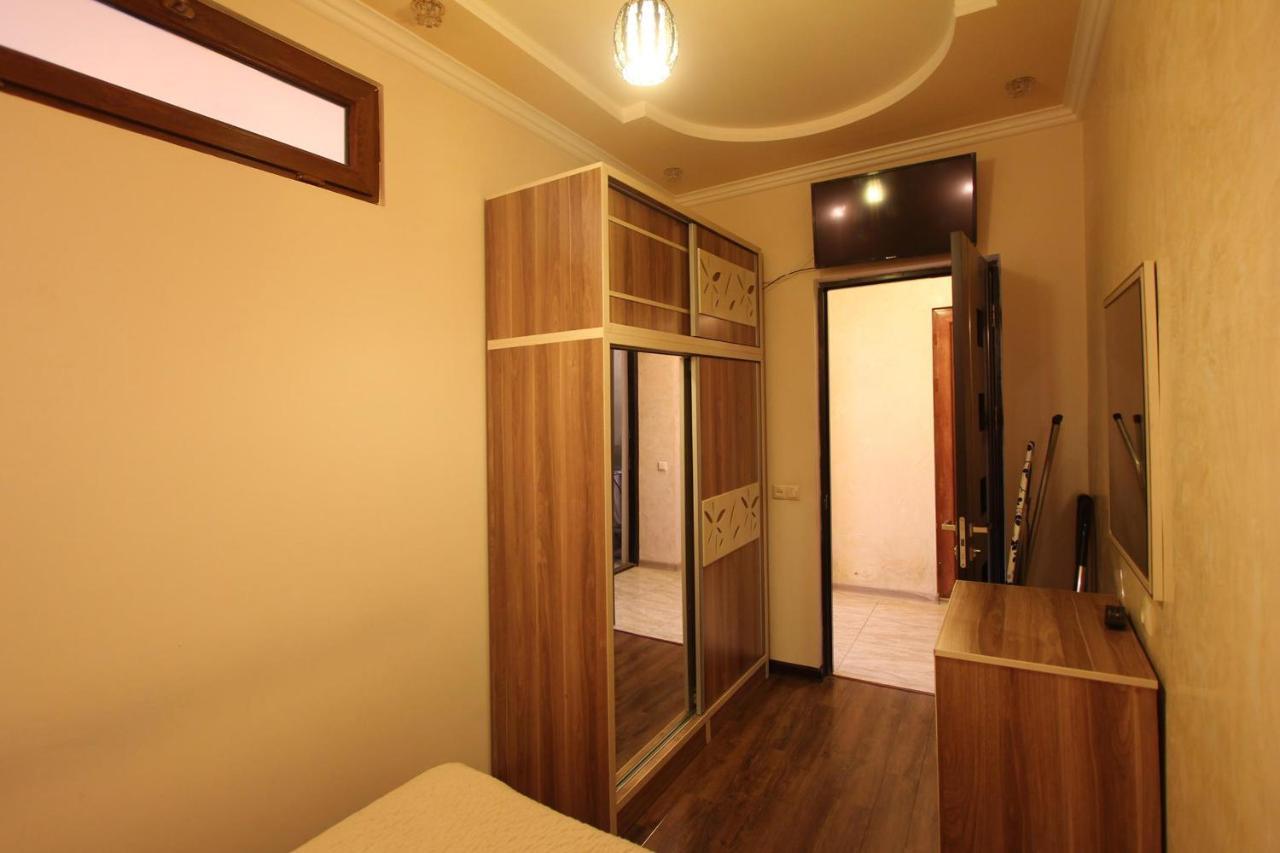 Amiryan Street 1 Bedroom Deluxe Apartment With Balcony Am104 Yerevan Bagian luar foto