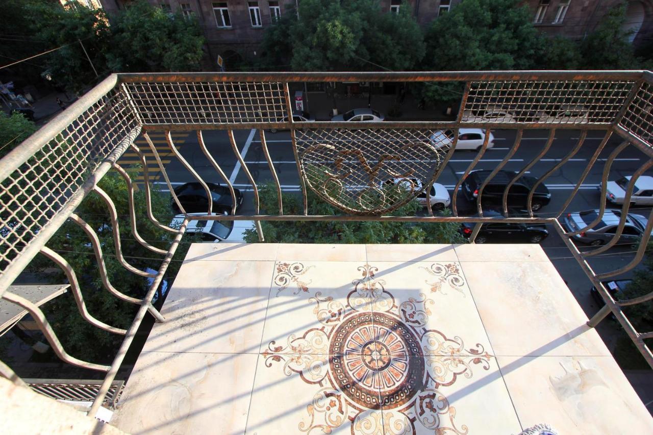 Amiryan Street 1 Bedroom Deluxe Apartment With Balcony Am104 Yerevan Bagian luar foto