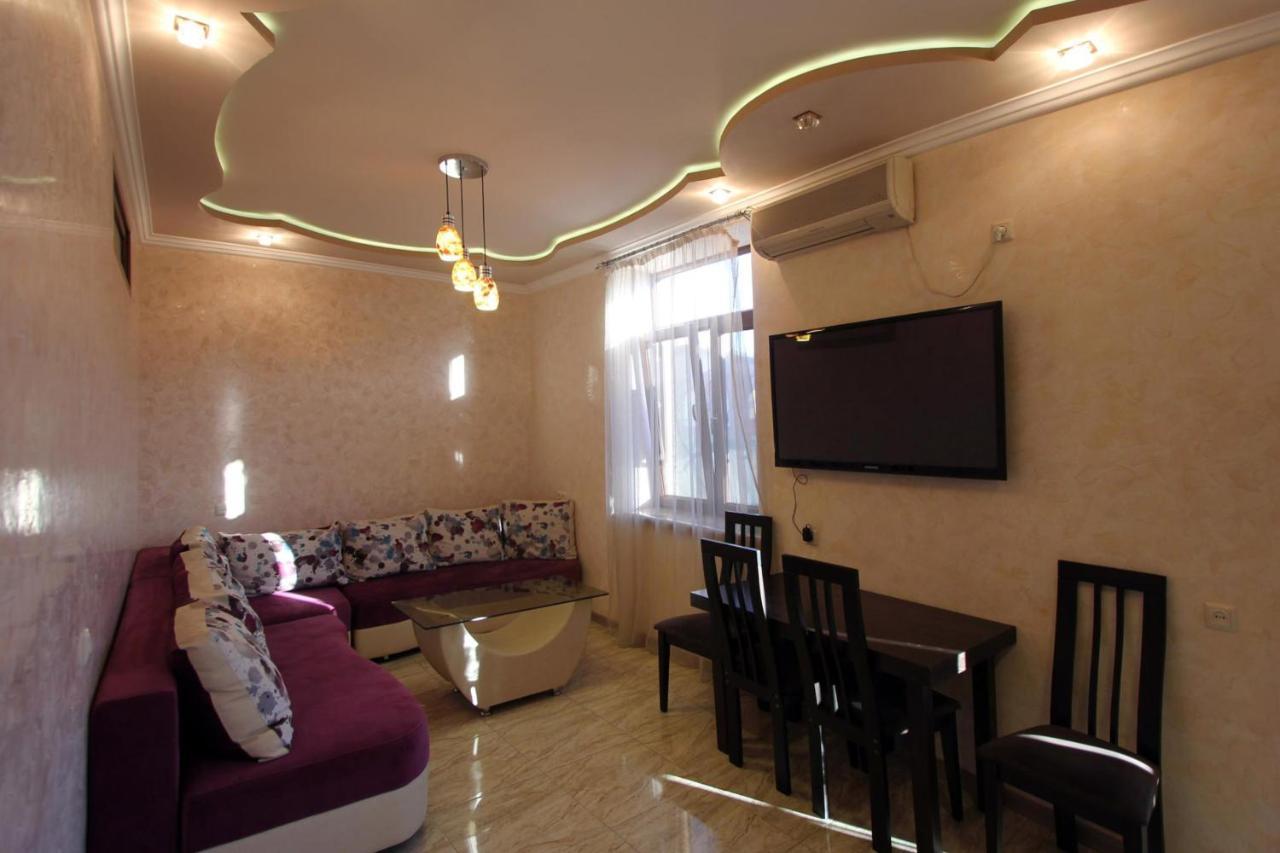 Amiryan Street 1 Bedroom Deluxe Apartment With Balcony Am104 Yerevan Bagian luar foto