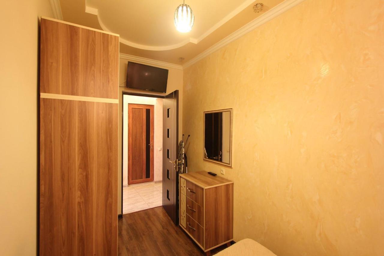 Amiryan Street 1 Bedroom Deluxe Apartment With Balcony Am104 Yerevan Bagian luar foto